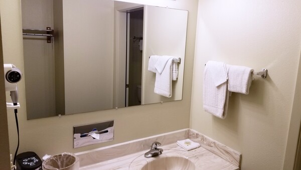 1 King Bed, Suite, Non-Smoking Photo 4